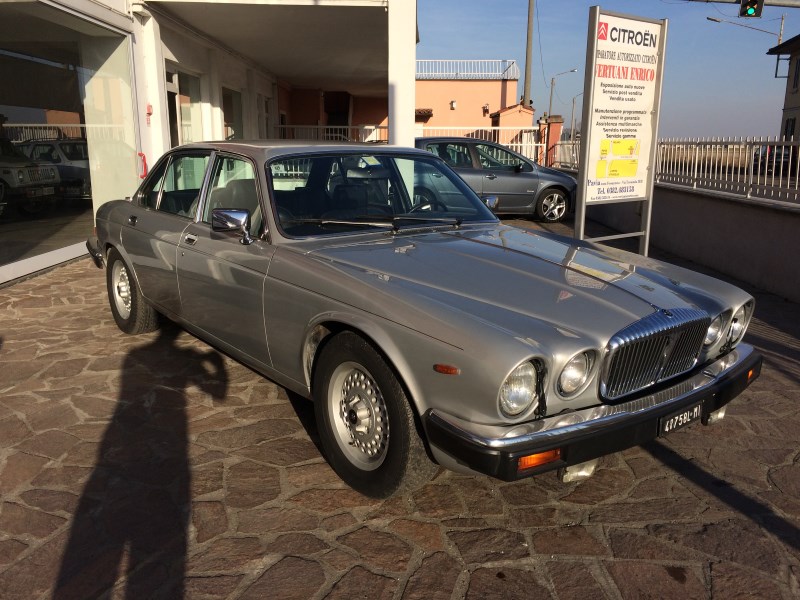 DAIMLER JAGUAR  DOUBLE SIX